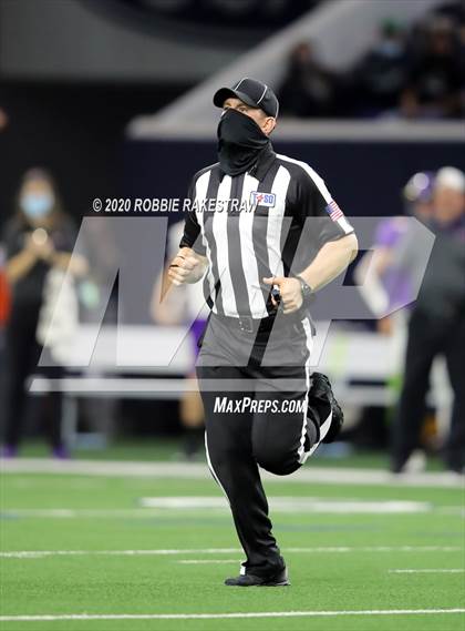 Thumbnail 1 in Iowa Park @ Sanger (UIL 4A D2 Bi-District) photogallery.