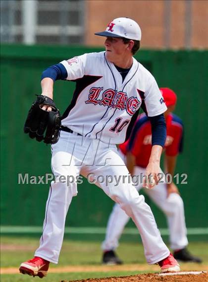 Thumbnail 2 in Fort Bend Dulles vs. Clear Lake (UIL 5A Region 3 Bi-District Playoff) photogallery.