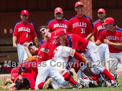 Thumbnail 1 in Fort Bend Dulles vs. Clear Lake (UIL 5A Region 3 Bi-District Playoff) photogallery.