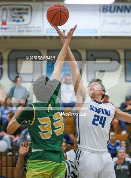 Thumbnail 3 in Royal @ Camarillo photogallery.