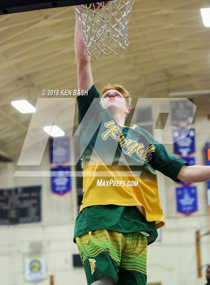 Thumbnail 2 in Royal @ Camarillo photogallery.