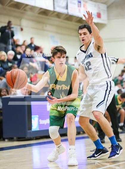 Thumbnail 3 in Royal @ Camarillo photogallery.