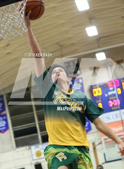 Thumbnail 3 in Royal @ Camarillo photogallery.