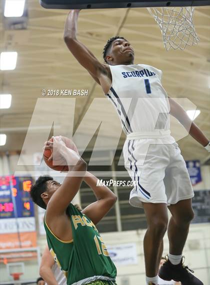 Thumbnail 3 in Royal @ Camarillo photogallery.