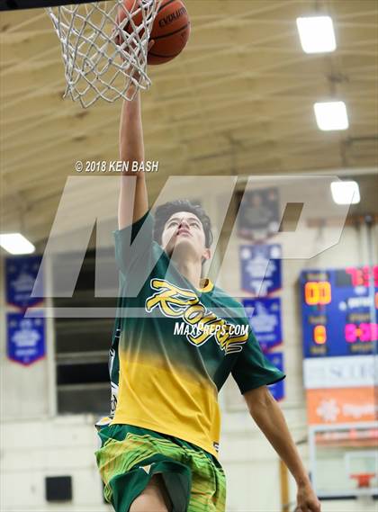 Thumbnail 3 in Royal @ Camarillo photogallery.
