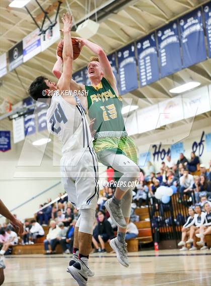 Thumbnail 3 in Royal @ Camarillo photogallery.