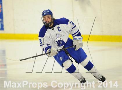 Thumbnail 3 in New Canaan vs. Darien (FCIAC Final) photogallery.