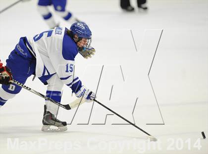 Thumbnail 2 in New Canaan vs. Darien (FCIAC Final) photogallery.