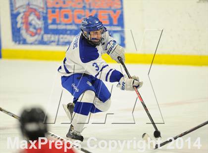 Thumbnail 3 in New Canaan vs. Darien (FCIAC Final) photogallery.