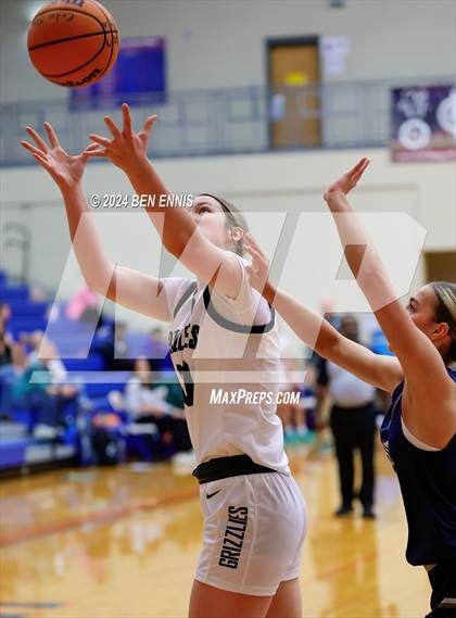 Thumbnail 3 in White County vs. Creekview (Peach State Explosion) photogallery.