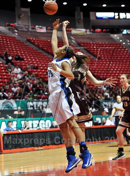 Thumbnail 3 in Bishop's vs. La Jolla Country Day (CIF SDS D4 Final) photogallery.