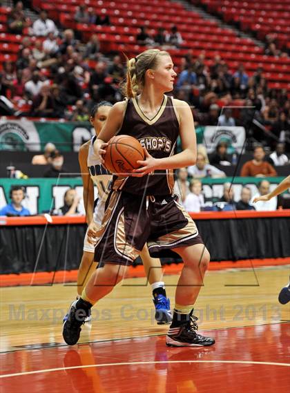 Thumbnail 2 in Bishop's vs. La Jolla Country Day (CIF SDS D4 Final) photogallery.
