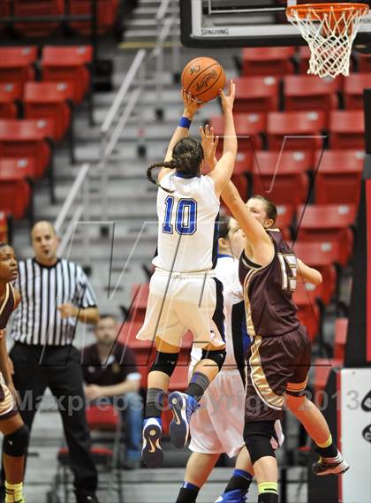 Thumbnail 3 in Bishop's vs. La Jolla Country Day (CIF SDS D4 Final) photogallery.