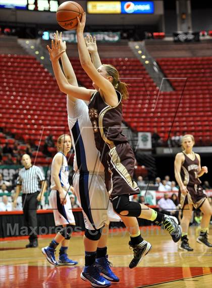 Thumbnail 1 in Bishop's vs. La Jolla Country Day (CIF SDS D4 Final) photogallery.