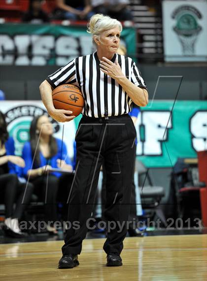 Thumbnail 2 in Bishop's vs. La Jolla Country Day (CIF SDS D4 Final) photogallery.
