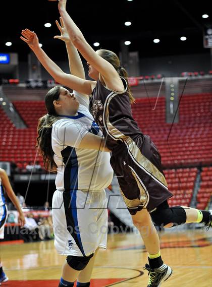 Thumbnail 2 in Bishop's vs. La Jolla Country Day (CIF SDS D4 Final) photogallery.