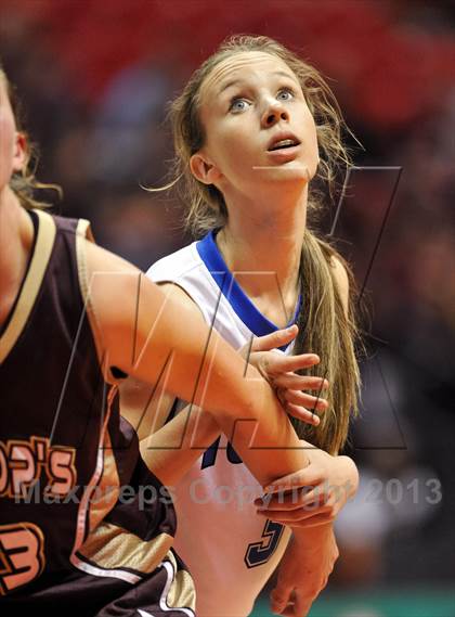 Thumbnail 3 in Bishop's vs. La Jolla Country Day (CIF SDS D4 Final) photogallery.