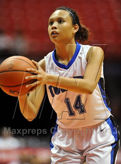 Thumbnail 2 in Bishop's vs. La Jolla Country Day (CIF SDS D4 Final) photogallery.