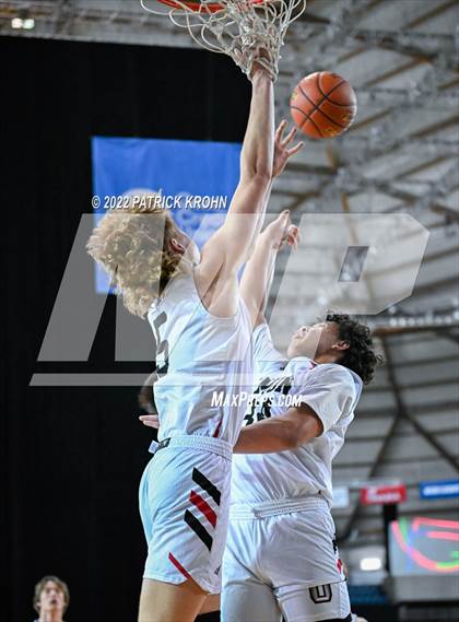 Thumbnail 1 in Olympia vs. Union (WIAA 4A Round 4 State Playoff)  photogallery.