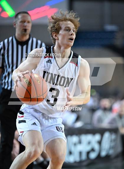 Thumbnail 2 in Olympia vs. Union (WIAA 4A Round 4 State Playoff)  photogallery.
