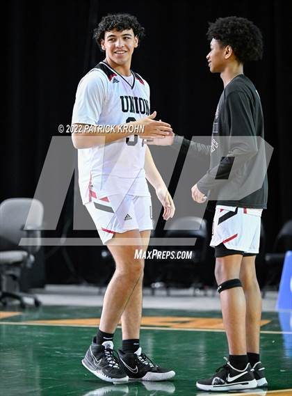 Thumbnail 2 in Olympia vs. Union (WIAA 4A Round 4 State Playoff)  photogallery.