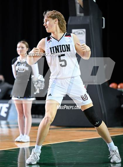 Thumbnail 3 in Olympia vs. Union (WIAA 4A Round 4 State Playoff)  photogallery.