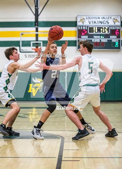 Thumbnail 2 in Woodgrove @ Loudoun Valley photogallery.