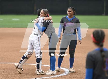 Thumbnail 3 in Roosevelt vs. Los Alamitos (CIF-SS D1 Final) photogallery.