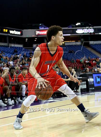 Thumbnail 1 in De La Salle vs. Modesto Christian (CIF NorCal Regional Open Division Final) photogallery.