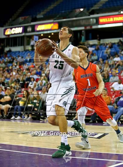 Thumbnail 3 in De La Salle vs. Modesto Christian (CIF NorCal Regional Open Division Final) photogallery.