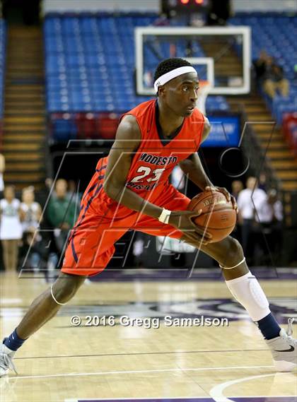 Thumbnail 1 in De La Salle vs. Modesto Christian (CIF NorCal Regional Open Division Final) photogallery.