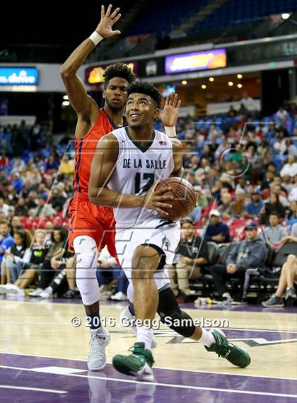Thumbnail 2 in De La Salle vs. Modesto Christian (CIF NorCal Regional Open Division Final) photogallery.