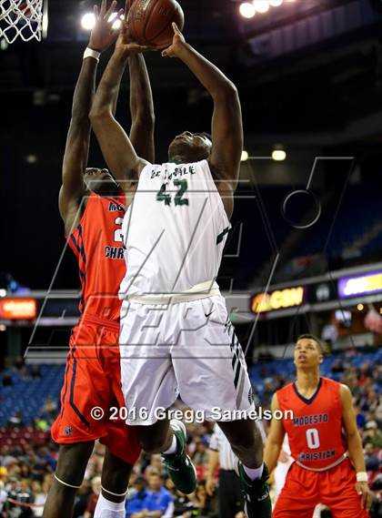 Thumbnail 1 in De La Salle vs. Modesto Christian (CIF NorCal Regional Open Division Final) photogallery.
