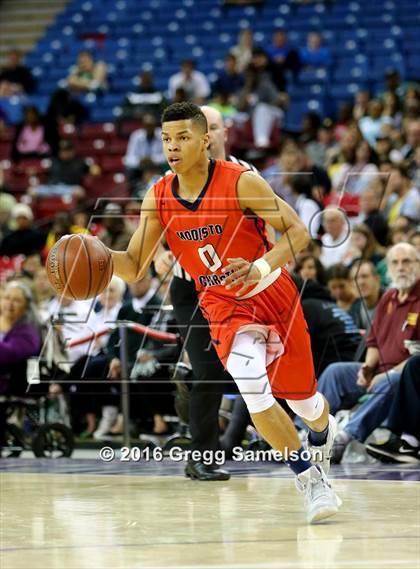 Thumbnail 2 in De La Salle vs. Modesto Christian (CIF NorCal Regional Open Division Final) photogallery.