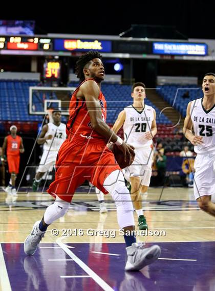 Thumbnail 3 in De La Salle vs. Modesto Christian (CIF NorCal Regional Open Division Final) photogallery.