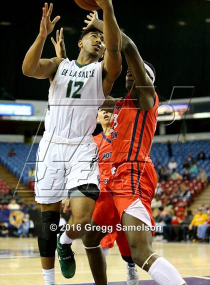 Thumbnail 3 in De La Salle vs. Modesto Christian (CIF NorCal Regional Open Division Final) photogallery.