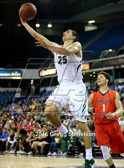 Thumbnail 2 in De La Salle vs. Modesto Christian (CIF NorCal Regional Open Division Final) photogallery.