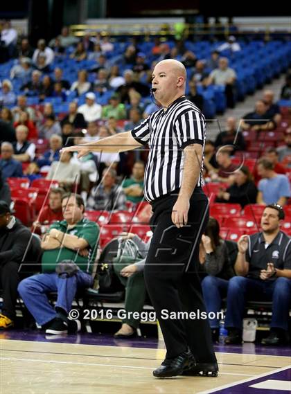 Thumbnail 1 in De La Salle vs. Modesto Christian (CIF NorCal Regional Open Division Final) photogallery.
