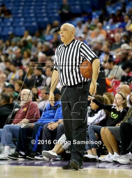 Thumbnail 2 in De La Salle vs. Modesto Christian (CIF NorCal Regional Open Division Final) photogallery.