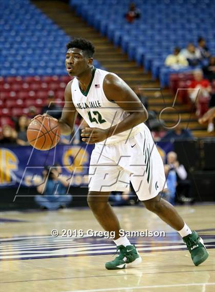 Thumbnail 3 in De La Salle vs. Modesto Christian (CIF NorCal Regional Open Division Final) photogallery.