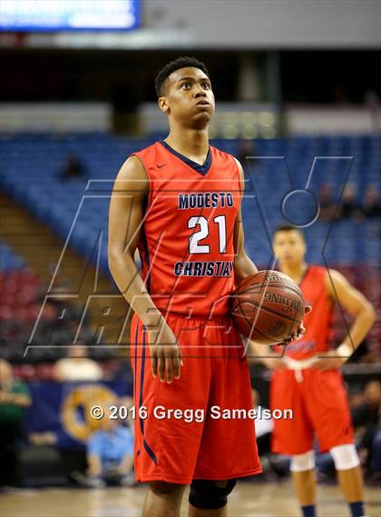 Thumbnail 2 in De La Salle vs. Modesto Christian (CIF NorCal Regional Open Division Final) photogallery.