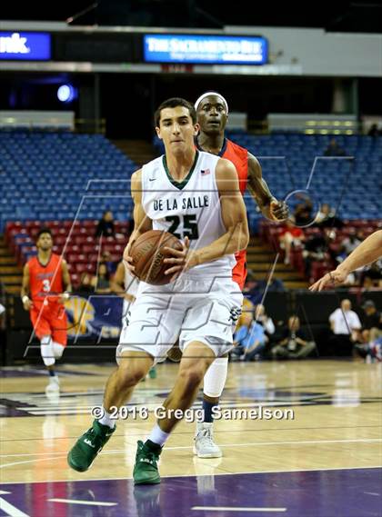 Thumbnail 2 in De La Salle vs. Modesto Christian (CIF NorCal Regional Open Division Final) photogallery.