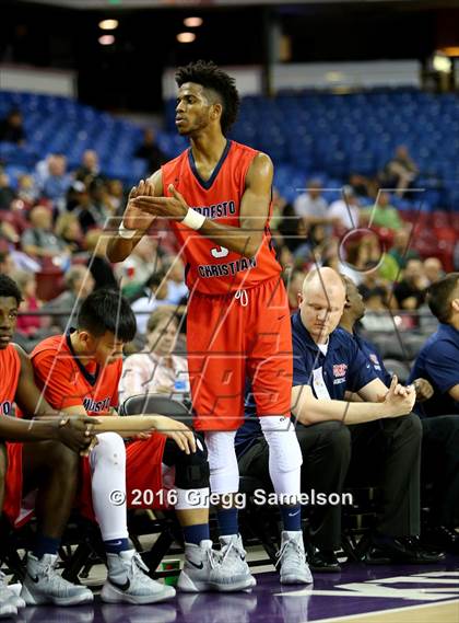 Thumbnail 2 in De La Salle vs. Modesto Christian (CIF NorCal Regional Open Division Final) photogallery.