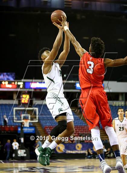 Thumbnail 1 in De La Salle vs. Modesto Christian (CIF NorCal Regional Open Division Final) photogallery.