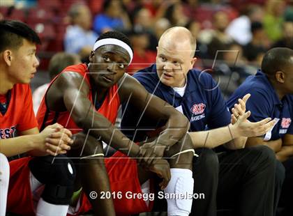 Thumbnail 2 in De La Salle vs. Modesto Christian (CIF NorCal Regional Open Division Final) photogallery.