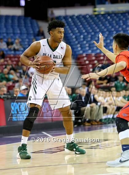 Thumbnail 1 in De La Salle vs. Modesto Christian (CIF NorCal Regional Open Division Final) photogallery.