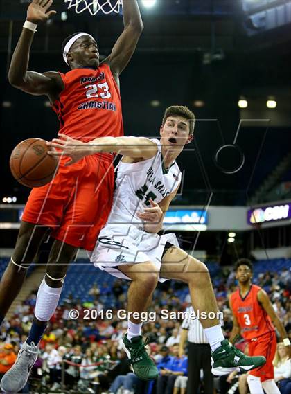 Thumbnail 1 in De La Salle vs. Modesto Christian (CIF NorCal Regional Open Division Final) photogallery.