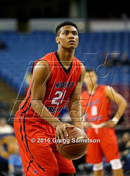 Thumbnail 3 in De La Salle vs. Modesto Christian (CIF NorCal Regional Open Division Final) photogallery.