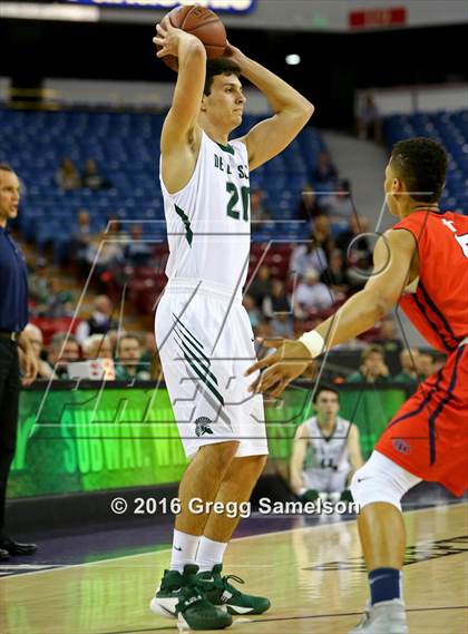 Thumbnail 2 in De La Salle vs. Modesto Christian (CIF NorCal Regional Open Division Final) photogallery.