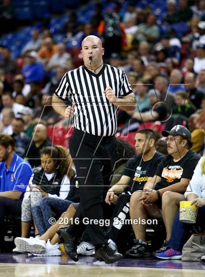 Thumbnail 2 in De La Salle vs. Modesto Christian (CIF NorCal Regional Open Division Final) photogallery.